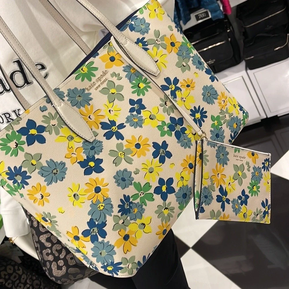 Kate Spade All Day Floral Medley Large Tote

COLOR:
Parchment Multi - Picture 4 of 16